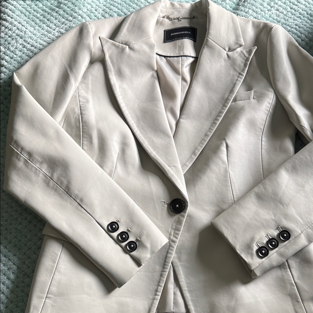 BCBGMaxAzria Women's Cream Blazer